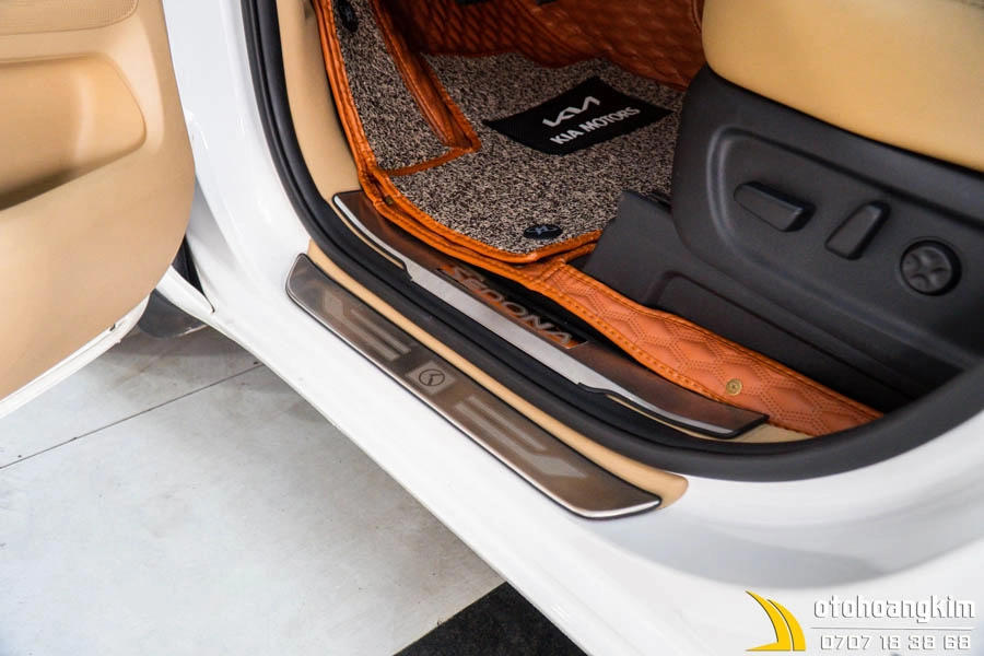 Nẹp Bước Chân Ngoài Kia Sedona Inox - Ảnh 1