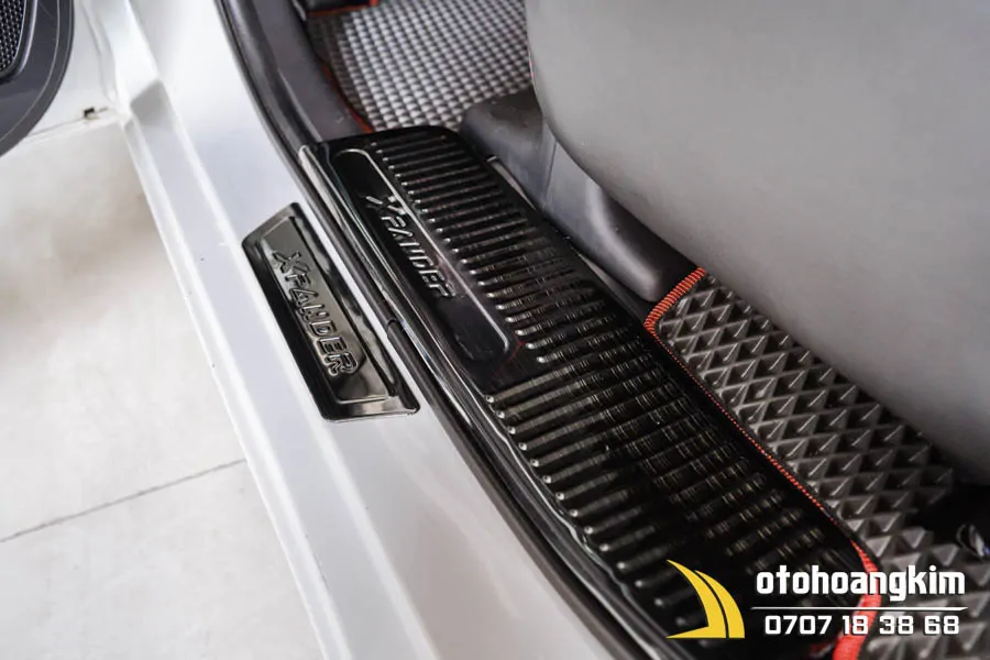 Nẹp bước chân trong Mitsubishi Xpander 2019+ titan - Ảnh 3