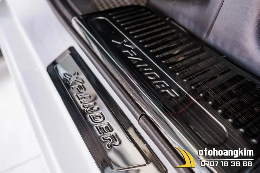 Nẹp bước chân trong Mitsubishi Xpander 2019+ titan - Ảnh 2