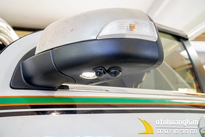 Camera lùi cập lề