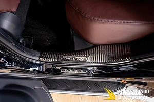 Nẹp bước chân trongToyota Corolla Cross [2020] titan