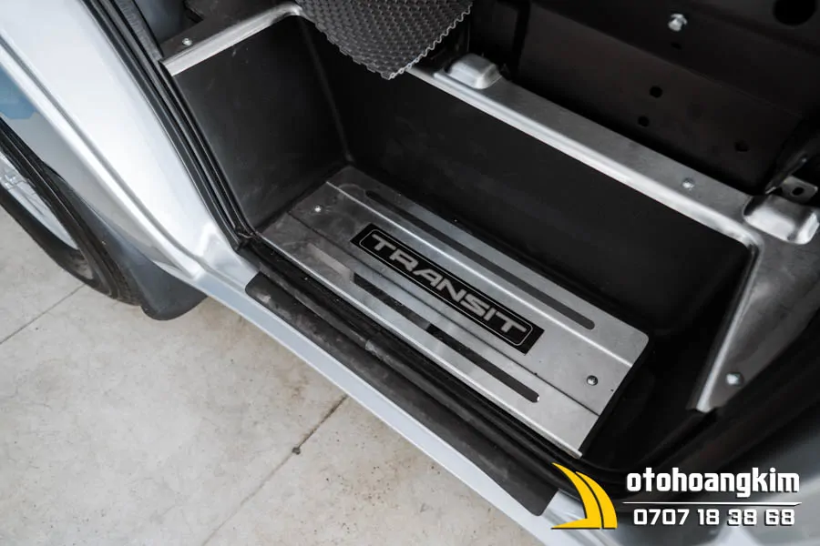 Nẹp Bước Chân Ngoài Tài Phụ Ford Transit Inox - Ảnh 3