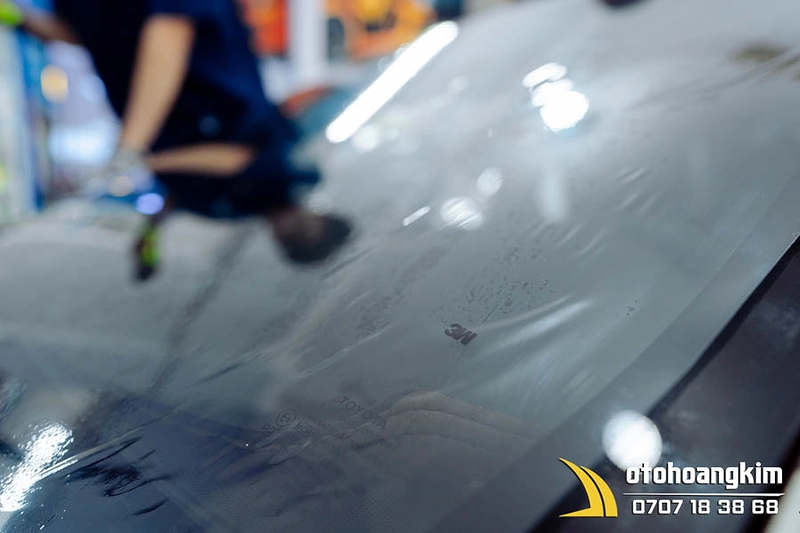 Dán phim cách nhiệt 3M kính lái IR50 Toyota Vios 2019