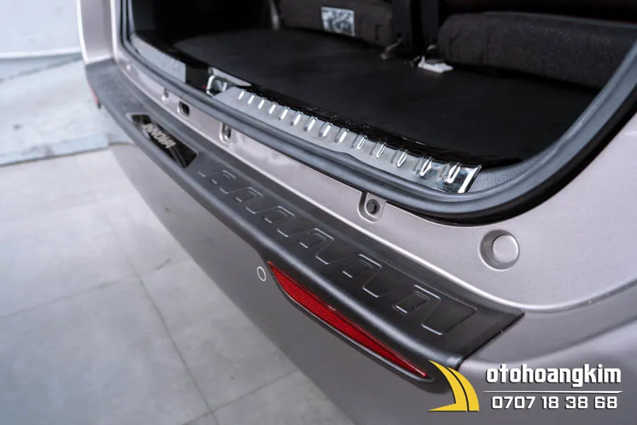 Chống trầy cốp sơn Toyota Innova 2016+ nhựa đen - Ảnh 2