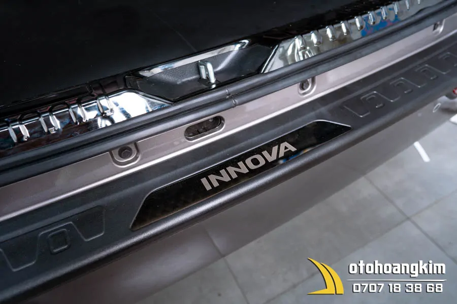 Chống trầy cốp sơn Toyota Innova 2016+ nhựa đen - Ảnh 3