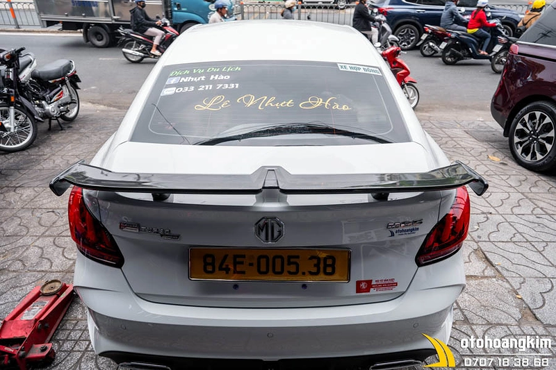 Đuôi cá cao Mg5 cacbon thể thao, cá tính