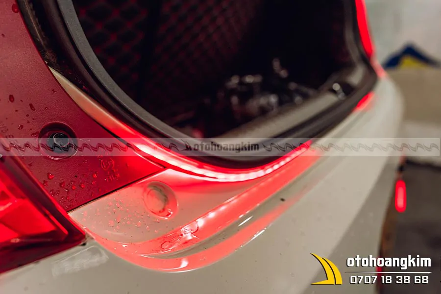 Độ đèn led cốp Kia Morning - Ảnh 2
