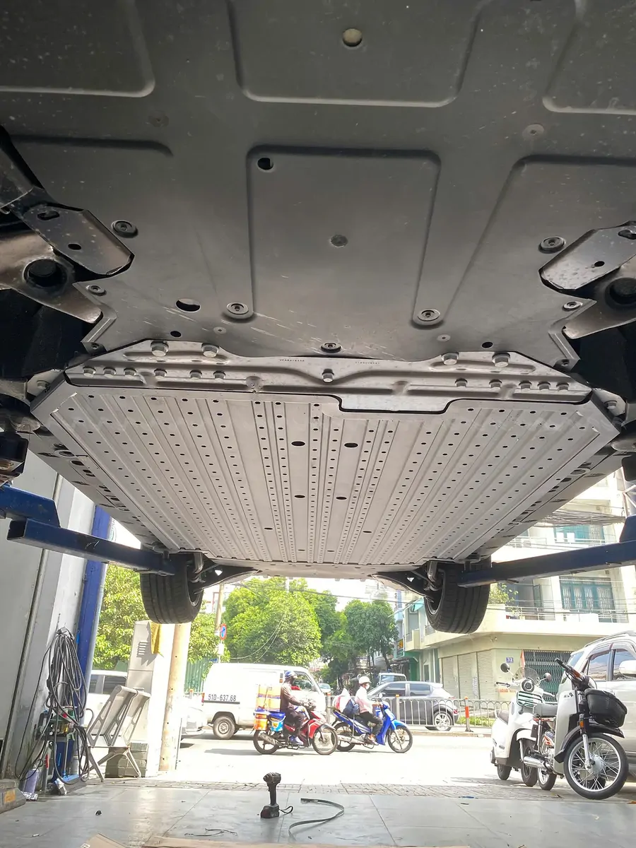 Ốp bảo vệ pin VF8 thép mạ kẽm CATL  - Ảnh 2