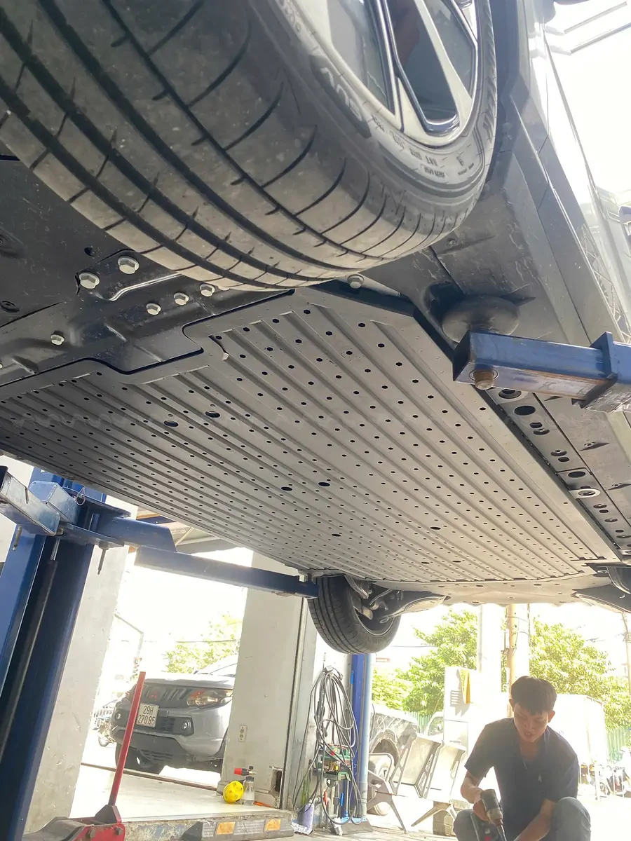 Ốp bảo vệ pin VF8 thép mạ kẽm CATL  - Ảnh 3