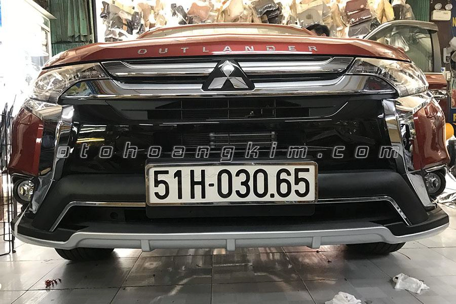 Ốp cản trước Mitsubishi Outlander - Ảnh 1