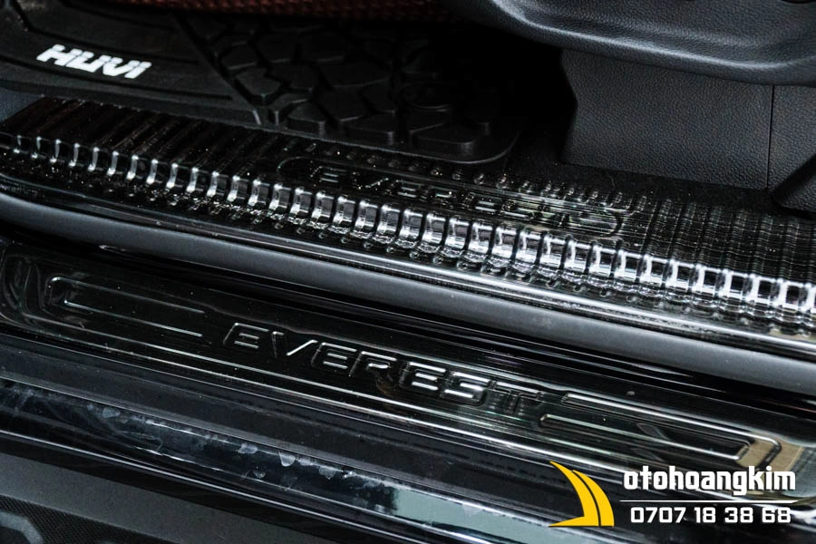 Nẹp Bước Chân Trong Ford Everest 2022+ Titan - Ảnh 1
