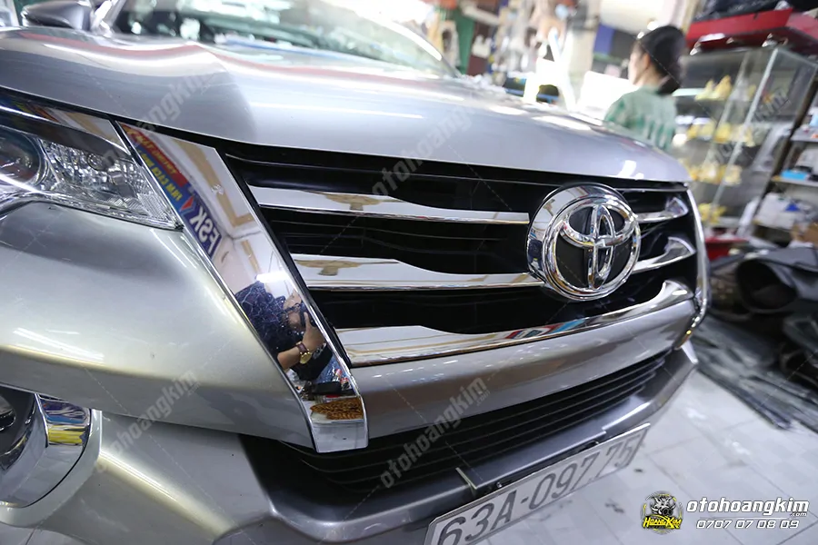 Ốp ca lăng Toyota Fortuner [2016-2019] dán máy dầu - Ảnh 4
