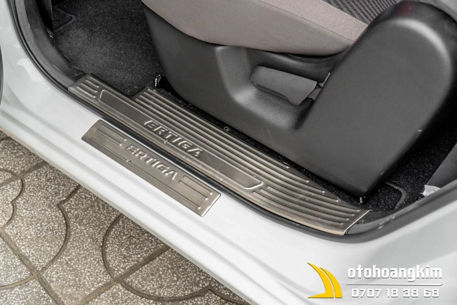 Nẹp bước chân trong Suzuki Ertiga [2019-2020] inox - Ảnh 1
