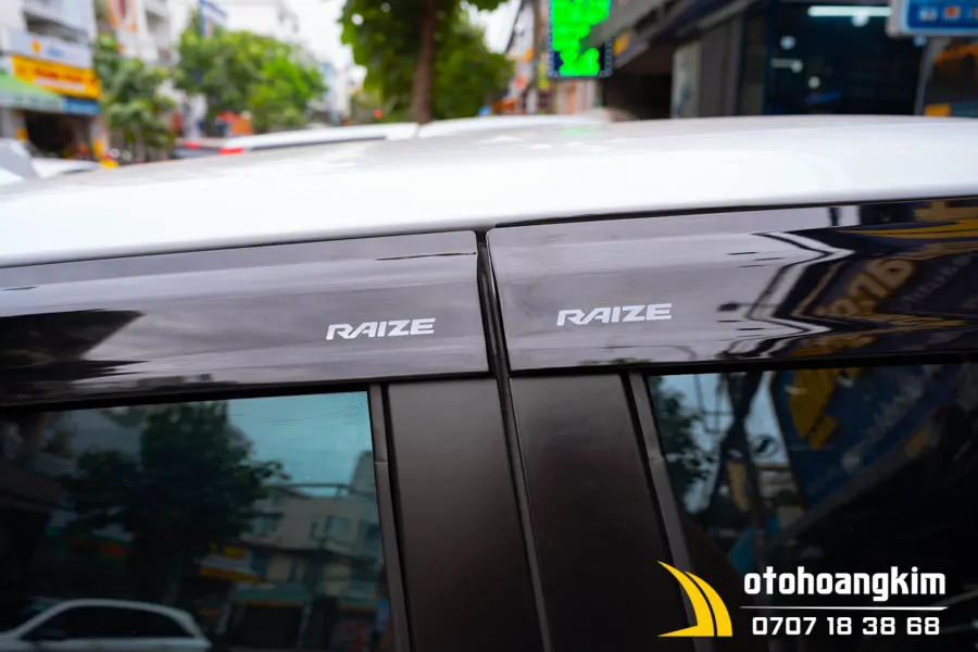 Vè che mưa Toyota Raize 2021 đen dày - Ảnh 2