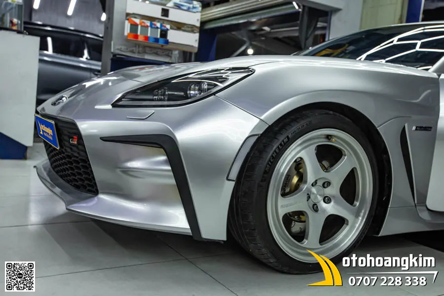Subaru BRZ dán đổi màu bạc Chrome - Ảnh 4