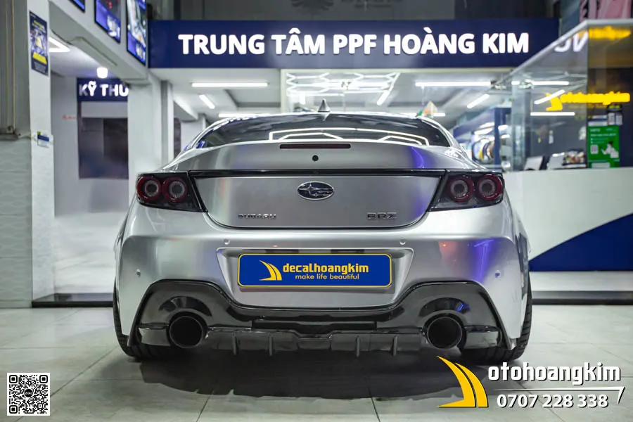 Subaru BRZ dán đổi màu bạc Chrome - Ảnh 8