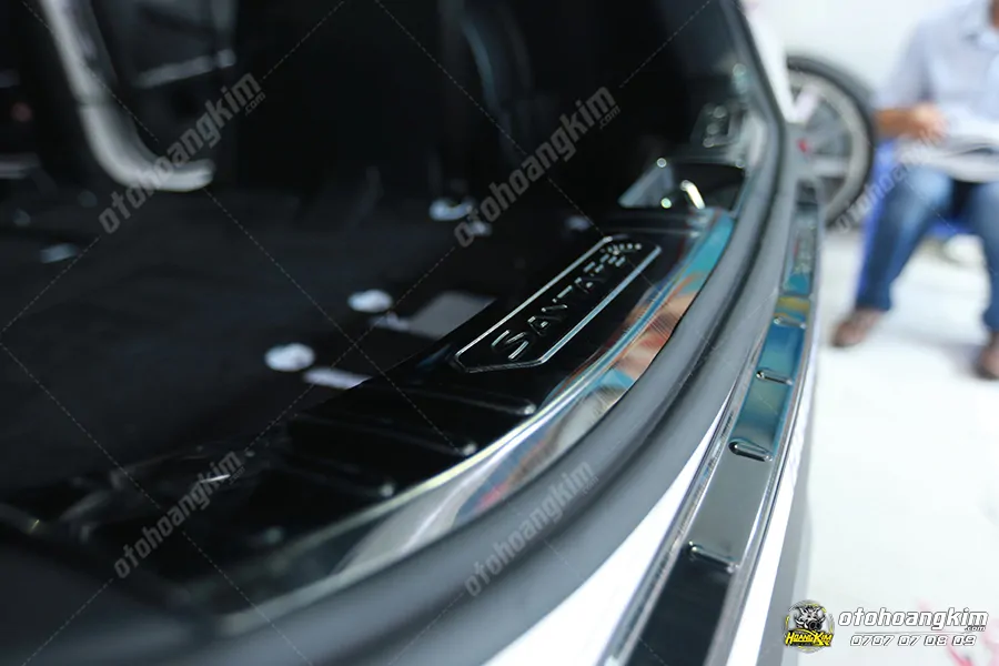 Chống trầy cốp nhựa Hyundai Santafe [2013-2018] titan - Ảnh 4