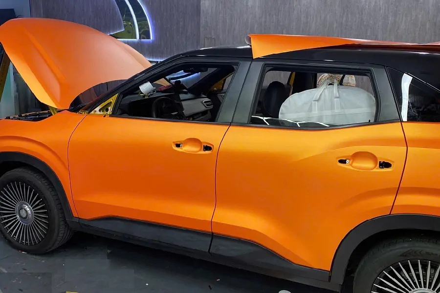 Wrap đổi màu cam lì cho xe Mitsubishi Xforce - Ảnh 3