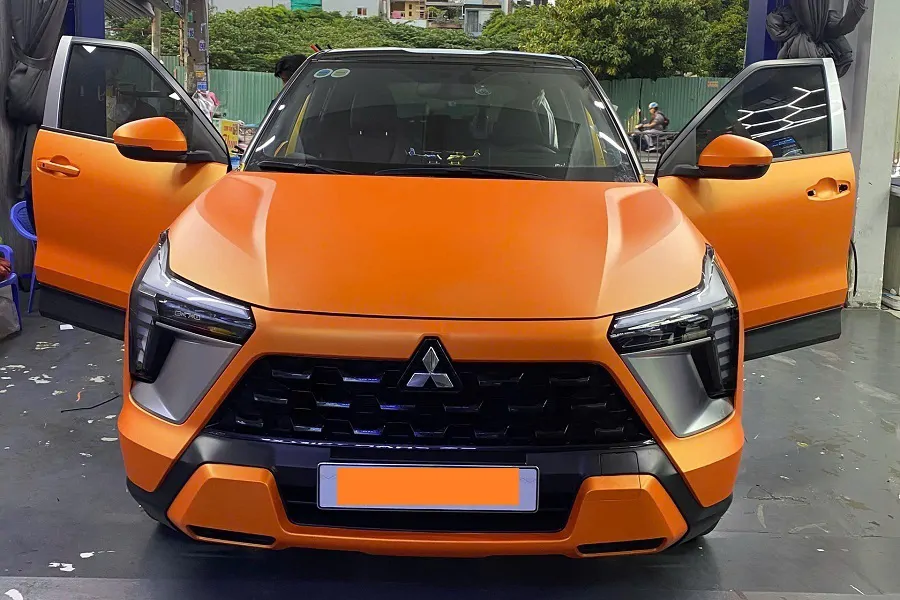 Wrap đổi màu cam lì cho xe Mitsubishi Xforce - Ảnh 5