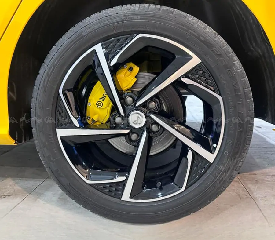 Ốp má phanh HQ Racing Custin 2023+ vàng - Ảnh 4