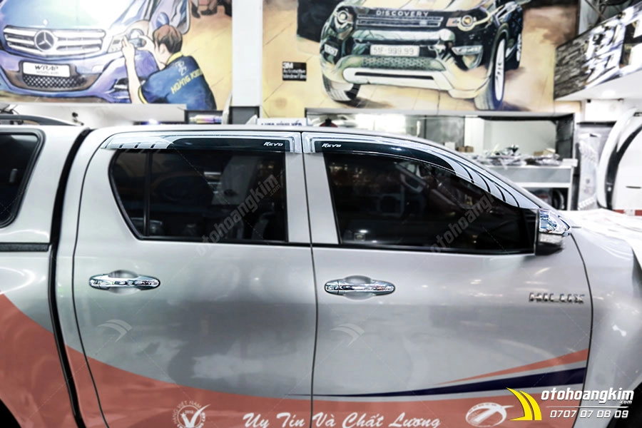 Vè che mưa Chevrolet Colorado - Ảnh 1