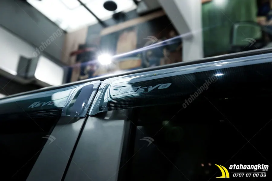 Vè che mưa Chevrolet Colorado - Ảnh 2