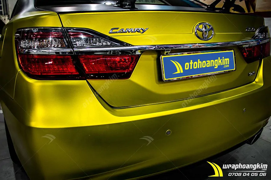 Dán đổi màu vàng mờ Toyota Camry - Ảnh 3