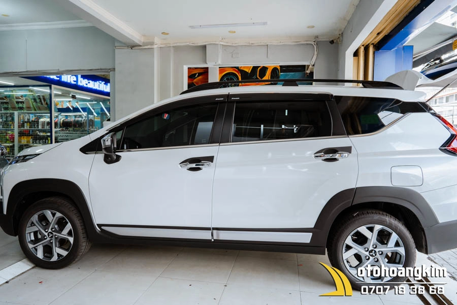 Chén cửa Mitsubishi Xpander 2019+ đen cao cấp chuẩn form - Ảnh 1