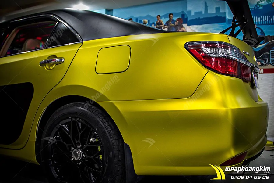 Dán đổi màu vàng mờ Toyota Camry - Ảnh 5