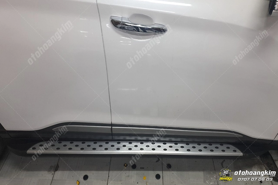 Bệ bước chân Hyundai Kona - Ảnh 1