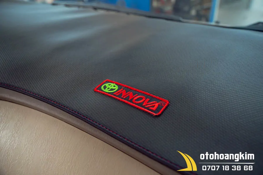 Thảm taplo Toyota Innova 2015 cacbon - Ảnh 2