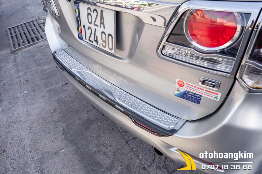 Chống trầy cốp sơn Toyota Fortuner [2012-2015] đen dày - Ảnh 2