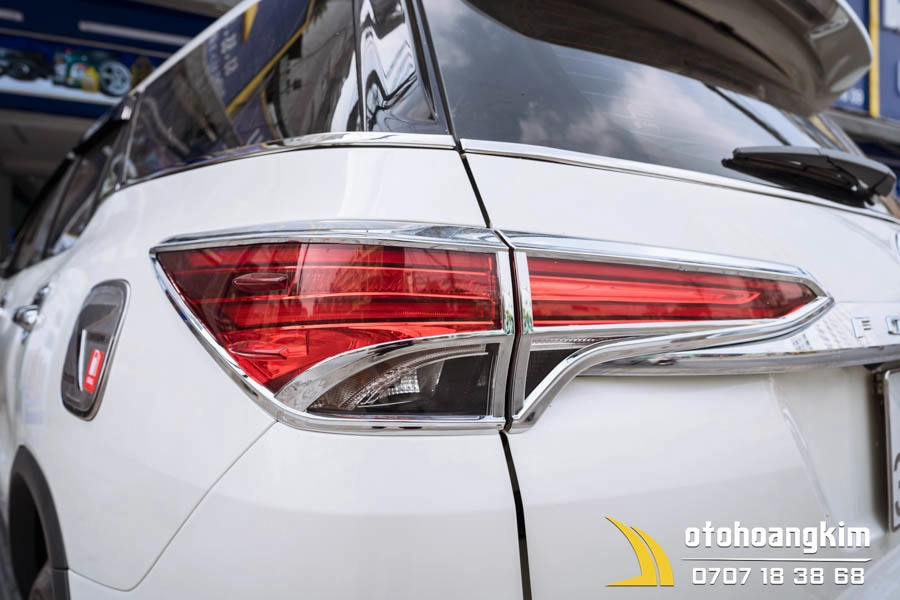 Viền đèn sau Toyota Fortuner 2017 - Ảnh 1