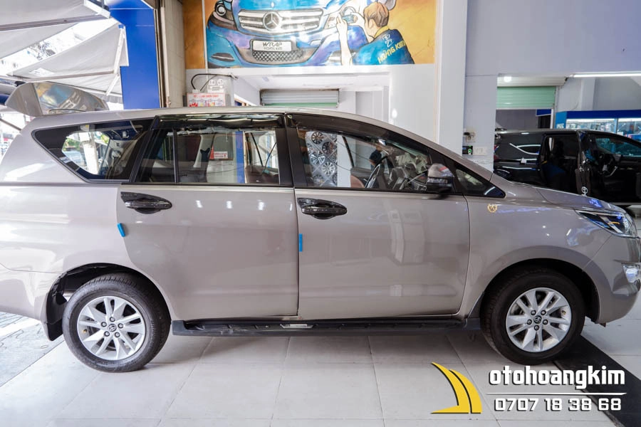 Chén Cửa Toyota Innova/Fortuner 2017 Cacbon - Ảnh 1