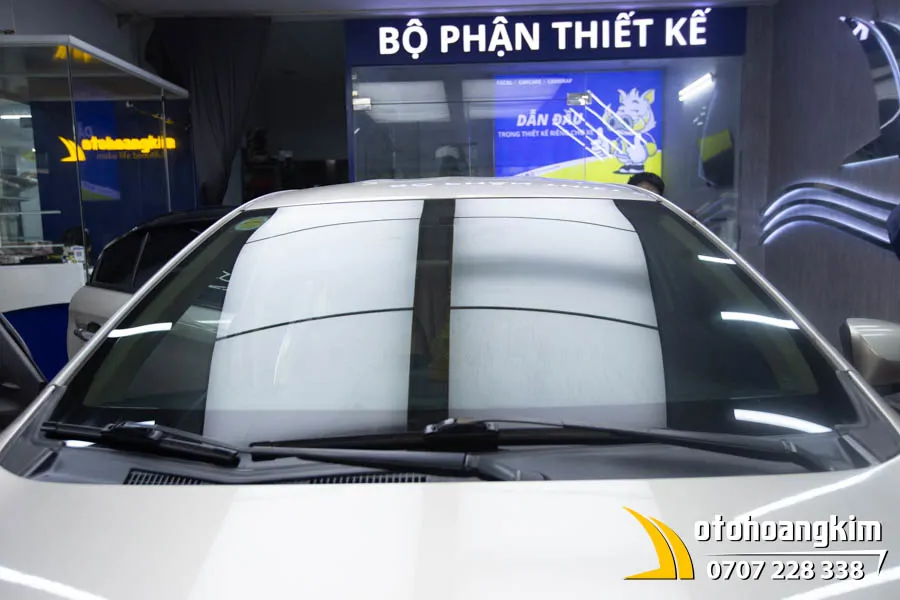 Dán phim cách nhiệt Avery Dennison kính lái - Ảnh 5