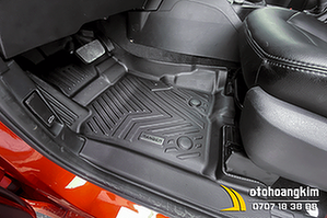 tham-lot-san-o-to-bang-nhua-loai-nao-tot-nhat