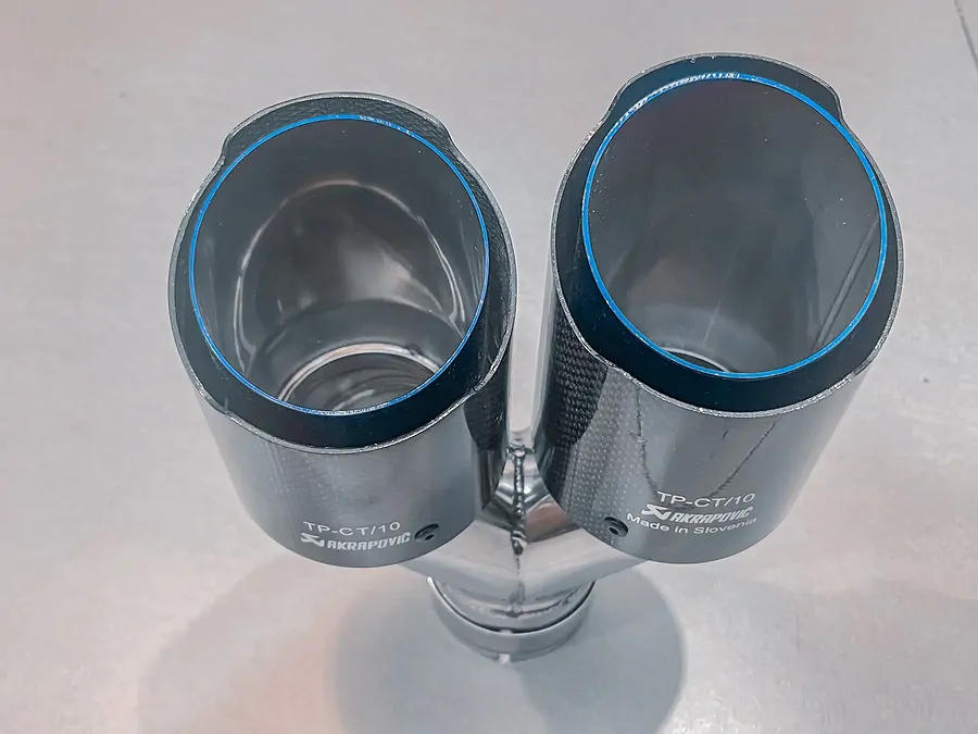  Pô Akrapovic đôi lòng xanh cho ô tô - Ảnh 4