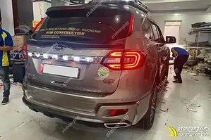 ford-everest-do-den-led-hau--bang-chu-everest-sieu-dep