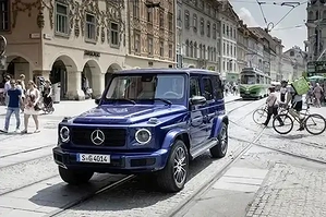 10-ly-do-khien-mercedes-gwagon-lai-dat-do-den-vay