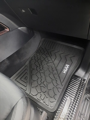 Thảm sàn Huvi Everest 2023 đúc khuôn