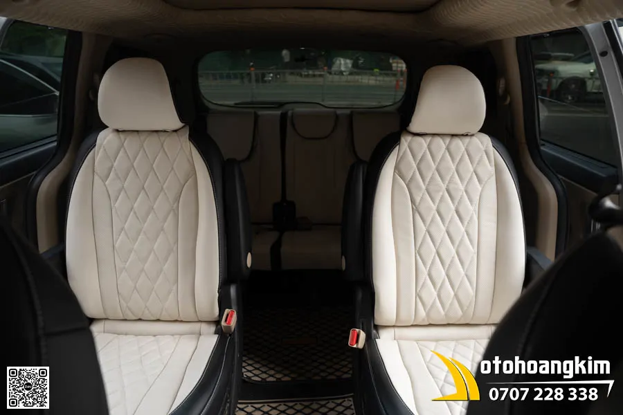 Bọc áo ghế da Nappa xe Sedona - Phối màu Trắng Đen hiện đại - Ảnh 3