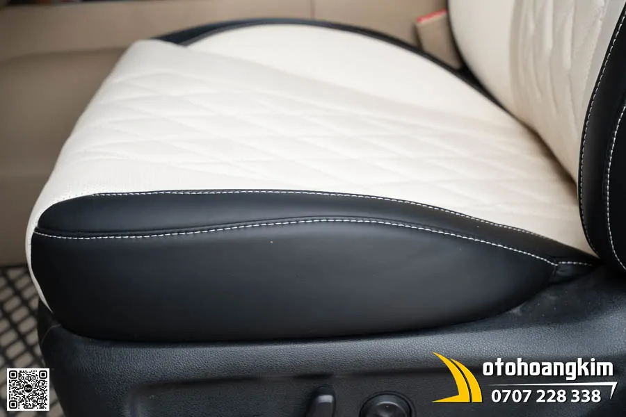 Bọc áo ghế da Nappa xe Sedona - Phối màu Trắng Đen hiện đại - Ảnh 5