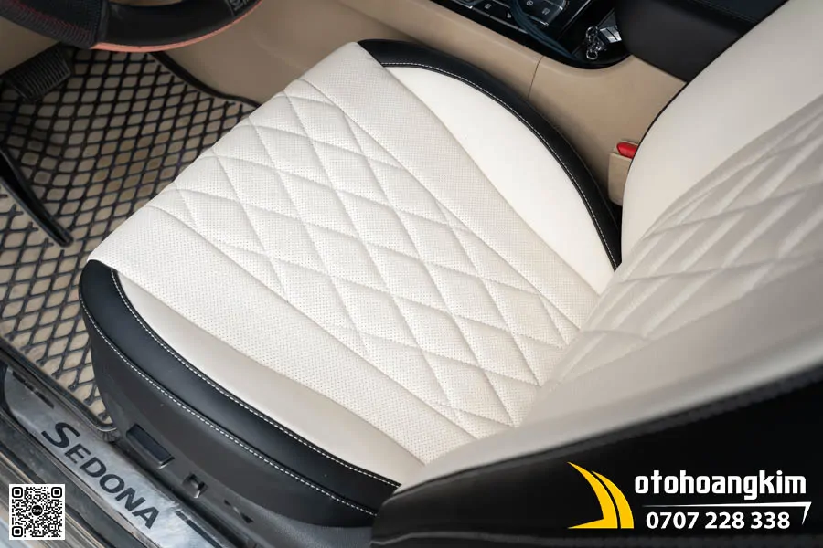 Bọc áo ghế da Nappa xe Sedona - Phối màu Trắng Đen hiện đại - Ảnh 4
