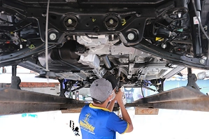 Sơn phủ gầm xe ô tô Hyundai Santafe tại Tp.HCM