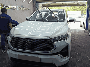 Phim cách nhiệt 3M CR BLK 50 kính lái cho Innova Cross