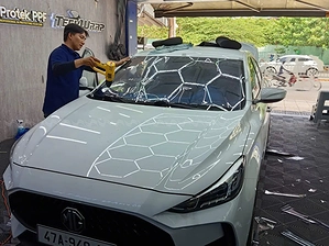 Phim cách nhiệt 3M CR BLK 50 kính lái cho MG 5