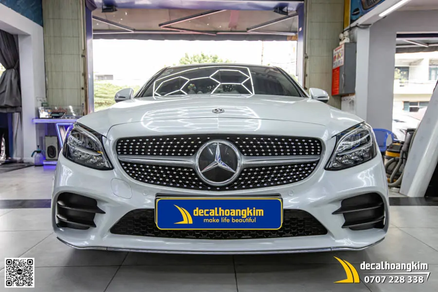 Mercedes C300 dán đổi màu Trắng Ngọc Trai sang trọng - Ảnh 2