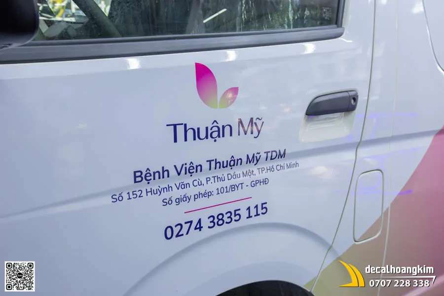 Dán tem quảng cáo Toyota Hiace - Mẫu Bệnh viện Thuận Mỹ hiện đại
 - Ảnh 4