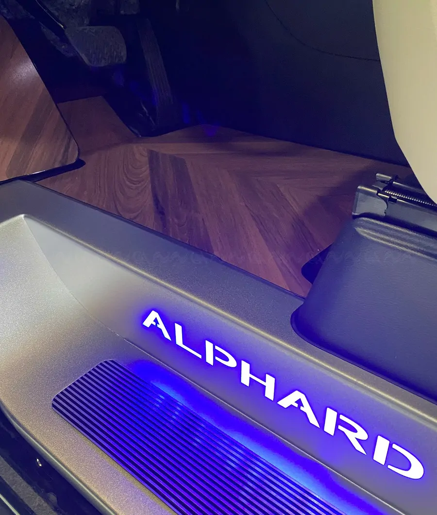  Nẹp bước chân trong Alphard có Led - Sang trọng & thẩm mỹ  - Ảnh 5