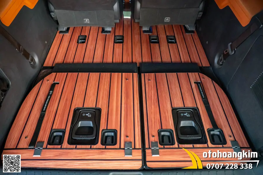 Sàn Vân Gỗ Divine Kia Carnival - Mẫu Sọc Sang Trọng  - Ảnh 4